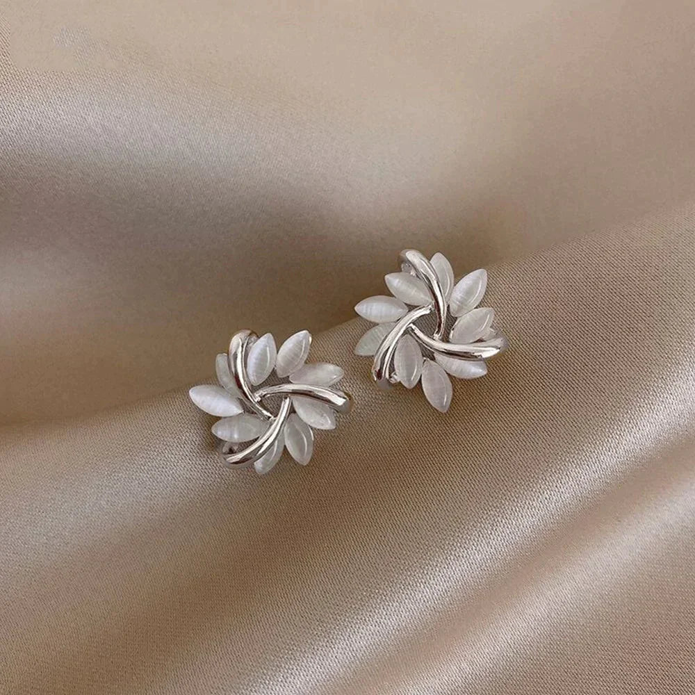 Aisha Grace | Earrings Gold with Flowers d'Opale