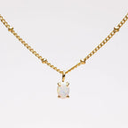 Marion | Collier en perles dorées avec pendentif en opale