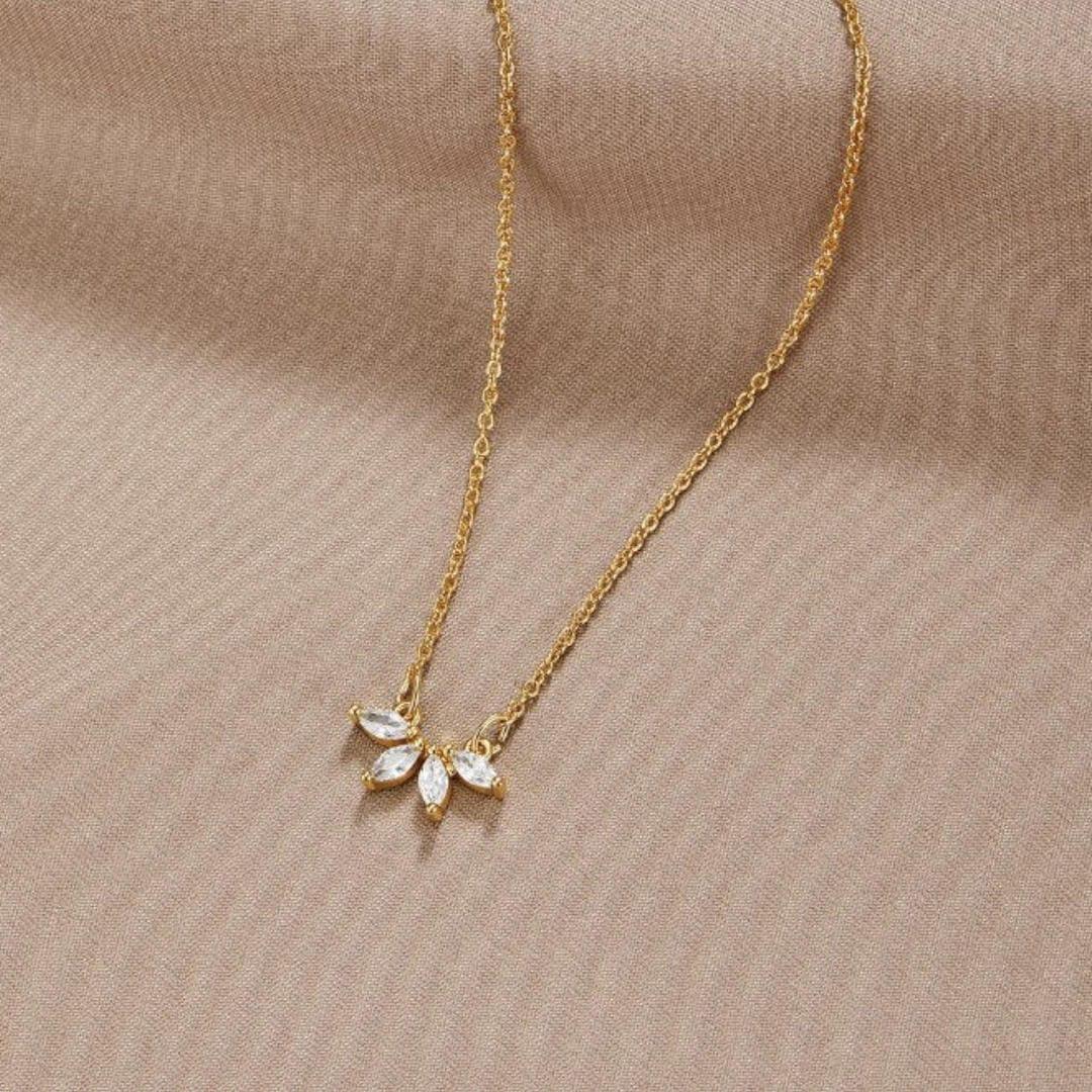 Tiara Grace | Necklace Sparkling Crystal Leaf
