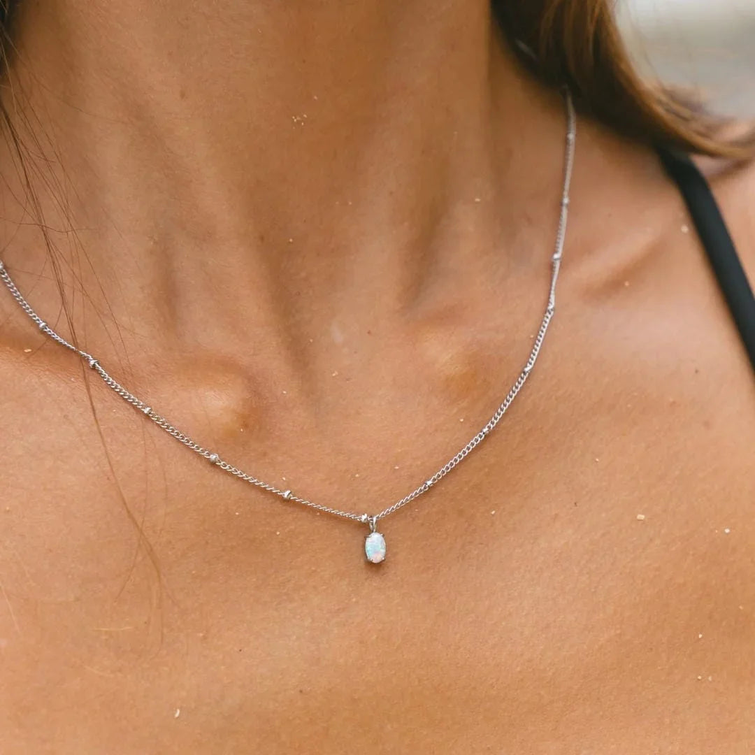 Thembeka Grace | Necklace Pearls Goldes with pendentif Opal